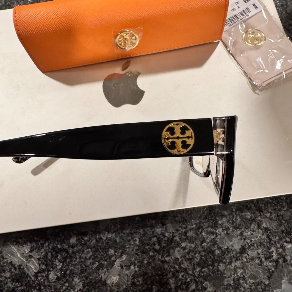 Authentic Tory Burch eyeglasses - Picture 6 of 6